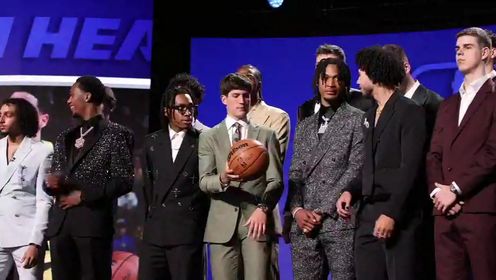 《NBA全场集锦》【回放】NBA夏季联赛：凯尔特人vs黄蜂第2节中文解说回放