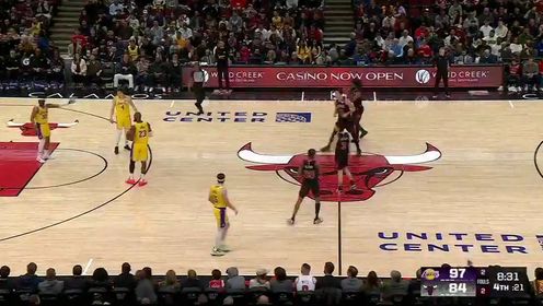 芝加哥公牛_NBA常规赛：湖人117-119公牛_【回放】NBA常规赛：湖人vs公牛第4节中文解说回放_高清
