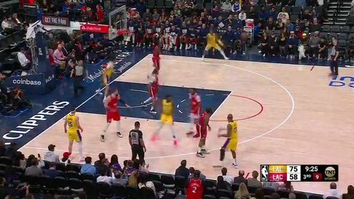 《洛杉矶快船》【回放】NBA常规赛：湖人vs快船英文原声全场回放