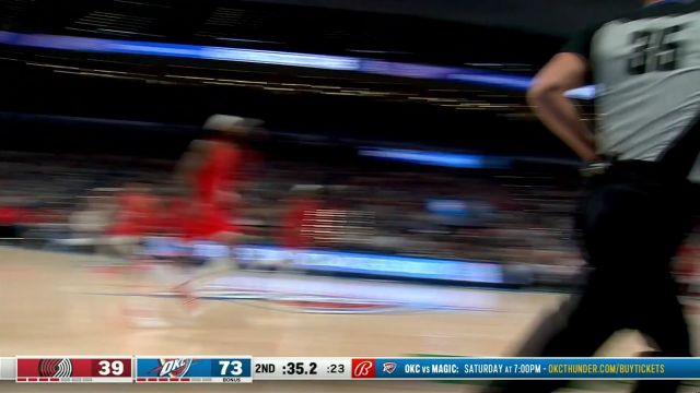 我可没放弃！雷霆组织快下欲上篮取分 卡马拉后发先至大帽拒绝