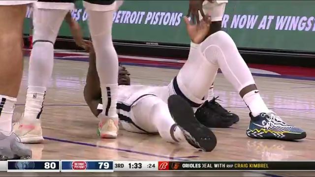 NBA常规赛：灰熊vs活塞第3节英文原声回放