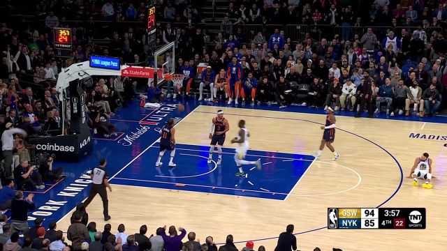 库里运球失误遭遇抢断 布伦森枪出如龙快攻扣篮