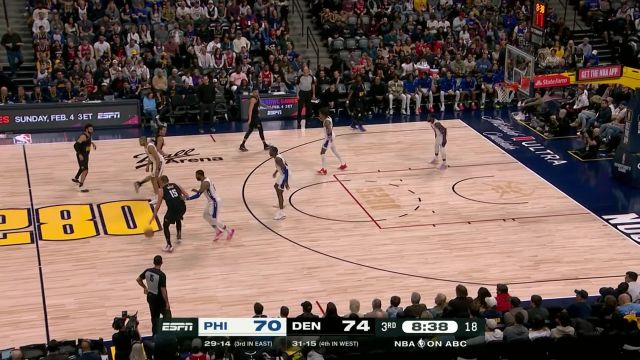 突破篮下如鱼得水约老师化身禁区精灵连取4分