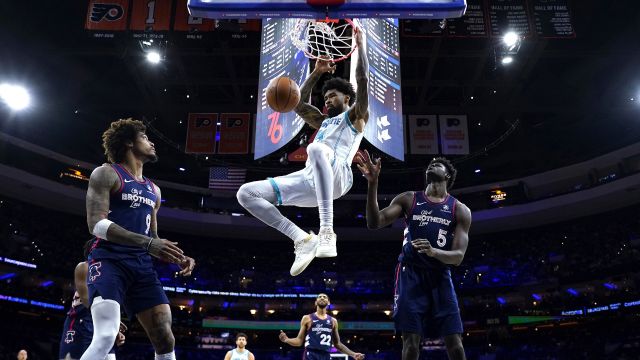 黄蜂98-109费城 马克西30分 乌布雷22分76人轻取黄蜂