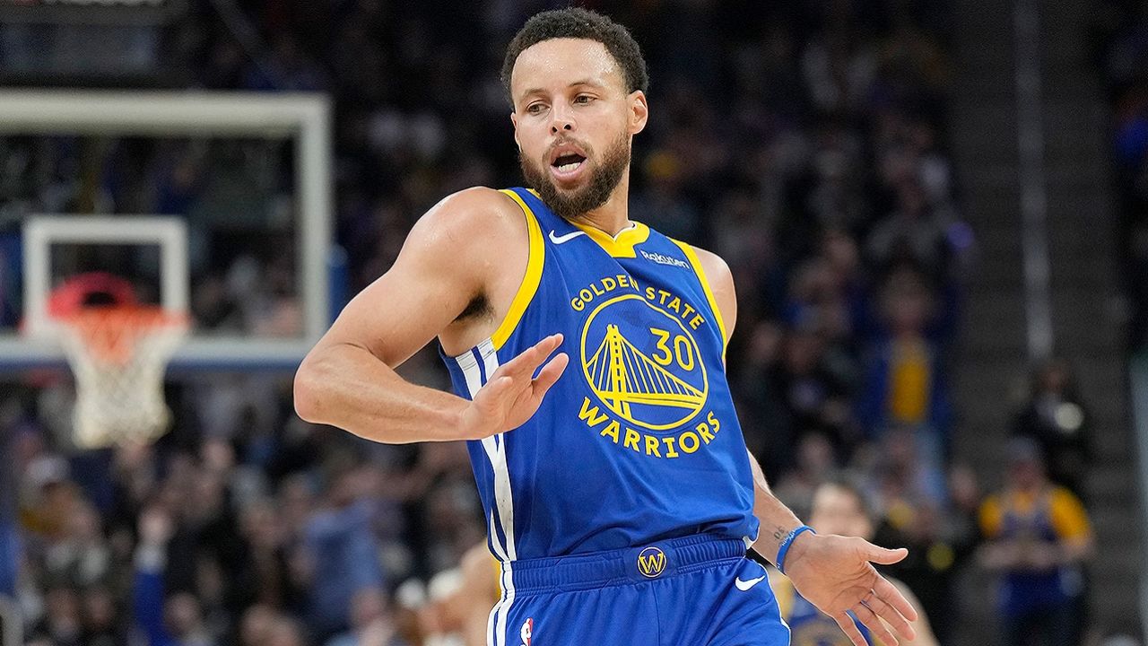 西部全明星替补!来看库里赛季高光:回马枪秀翻浓眉 撤步晃晕乌布雷