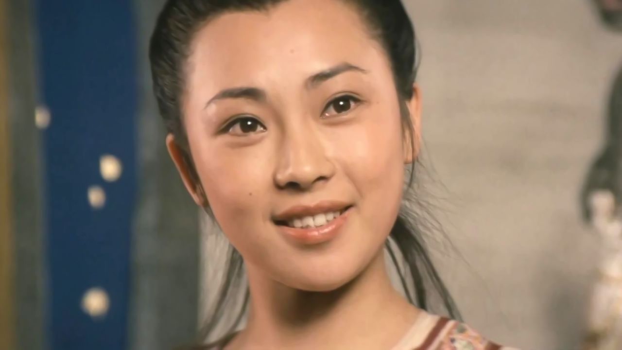 年轻时的黄秋燕有多美?一首《片片枫叶情》,勾起了多少回忆