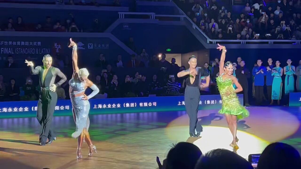 世界冠军乔安娜跳科目三,这个世界正在以一种极度匪夷所思的方式运转