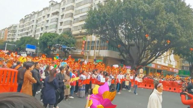 广东佛山这场面太震撼了