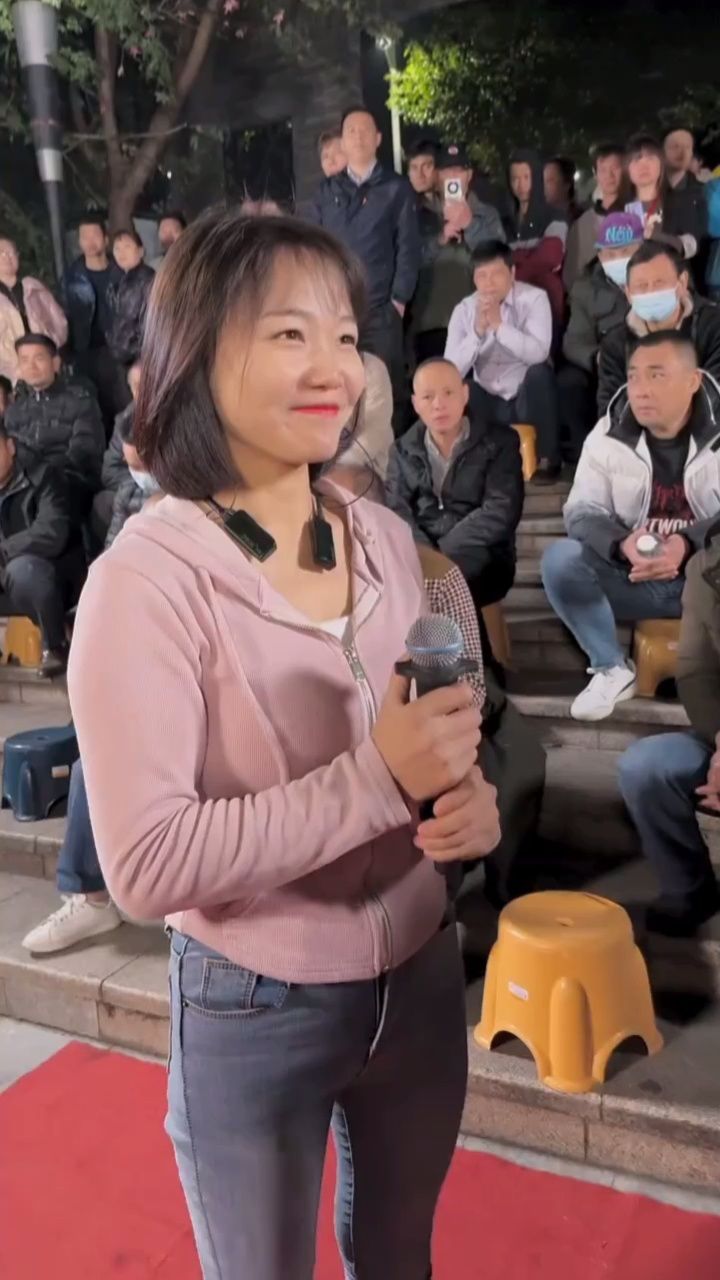 流浪歌手#真人真唱#街头#伤疤末好就忘了疼