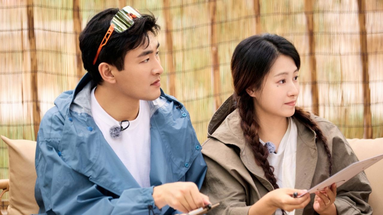 王彦霖一家和好友聚餐,艾佳妮素颜身材高挑,2岁女儿被宠成公主