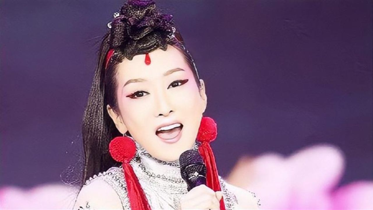萨顶顶又把韩红的《九儿》唱火了!一开口太惊艳,谁再敢说她假唱