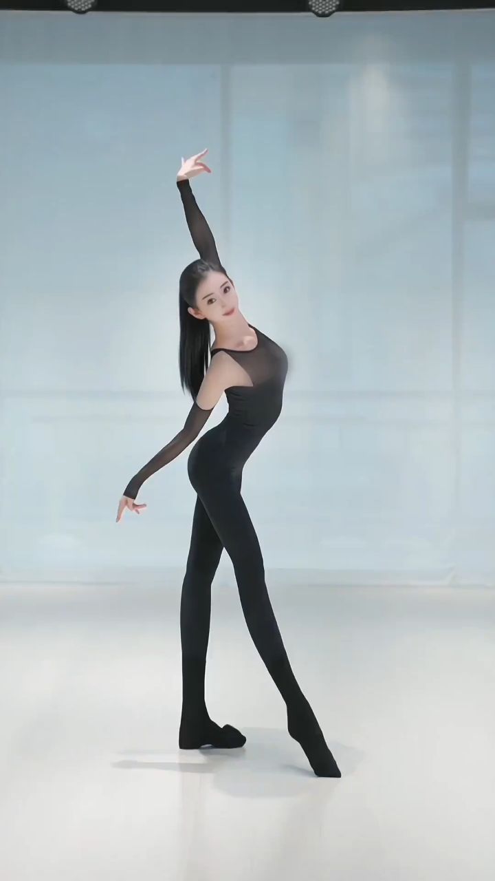 老实交代 一共看了几遍? #一字马 #舞蹈生 #大长腿