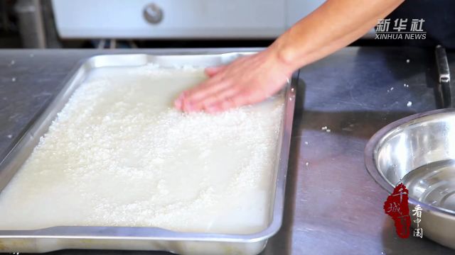 千城百县看中国︱食鲁味:鱼米捞饭