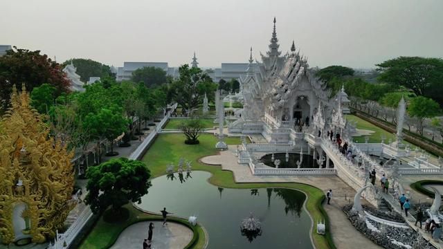 泰国清莱绝美寺庙白庙|人间路莫回头,桥下皆是地狱之手#旅行大玩家 #清莱白庙 #泰国旅游#泰国 #清莱