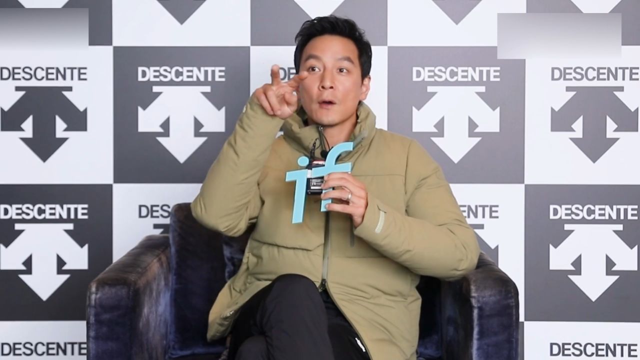 吴彦祖一身肌肉挑不起一旦沙子,大妈看不下去,轻松挑走!