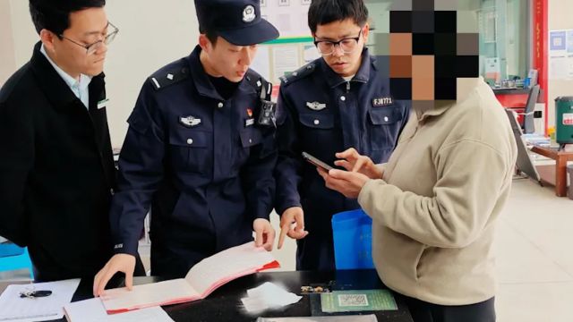 阿姨欲向陌生银行卡号转账0.01元,银行经理果断报警,民警:这是诈骗!