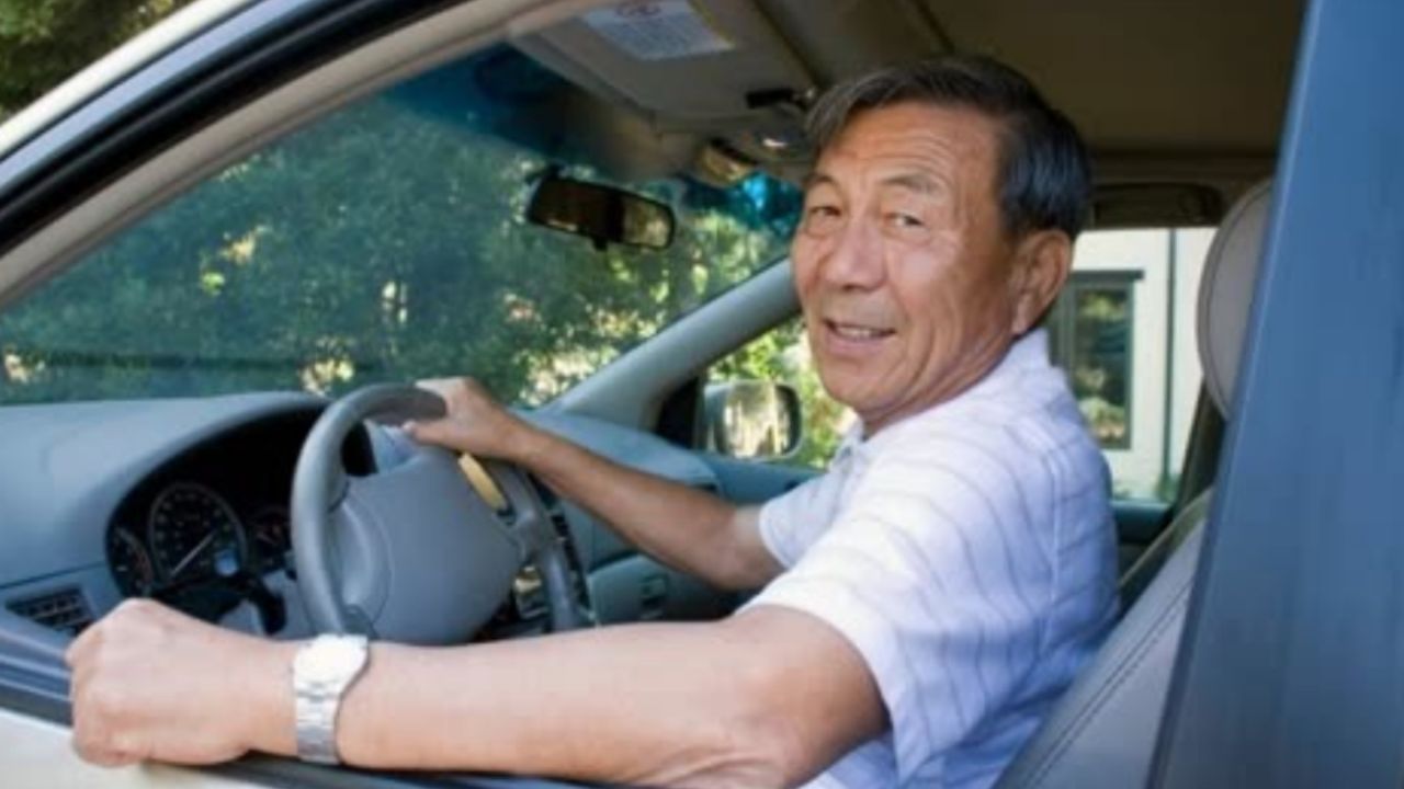 60岁以上的中老年人,不能再随便开车了,交警:一定要注意这6点
