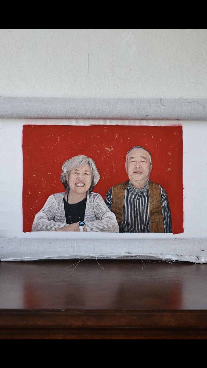 一位女士找我为父母刺绣肖像,想要送给他们一份独特的金婚纪念礼物!
