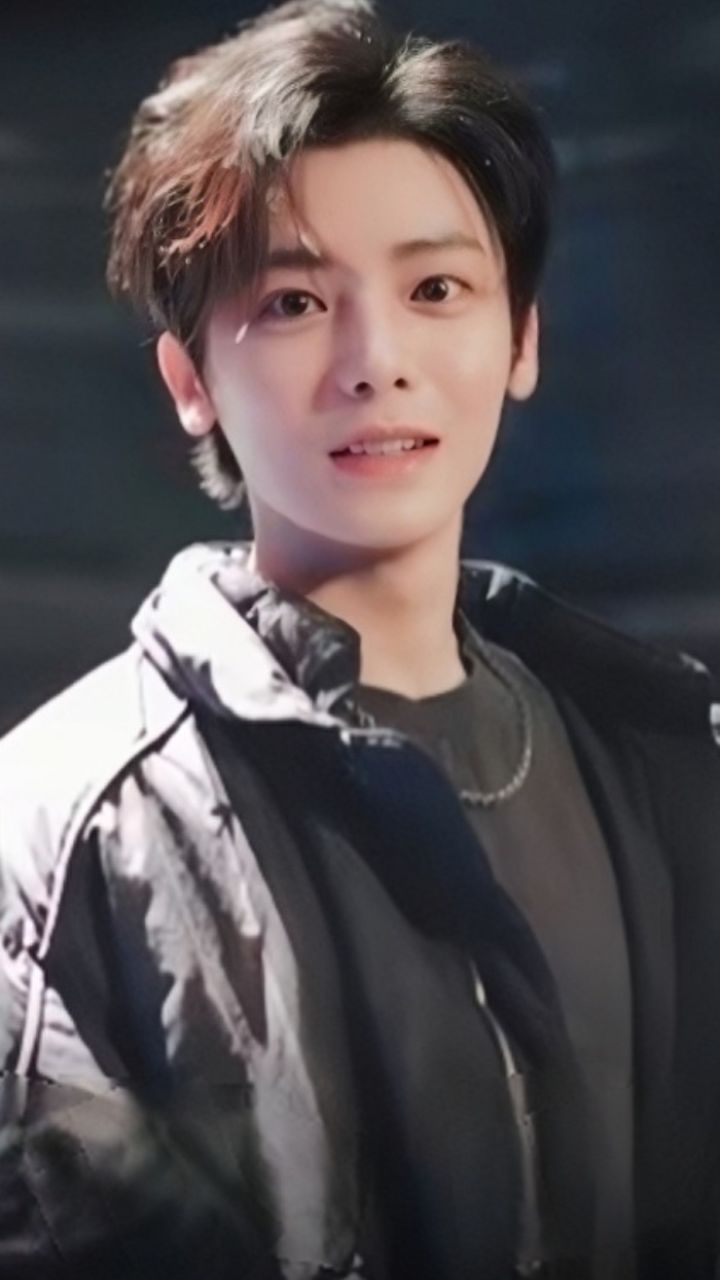 16】侯明昊综艺《十天之后回到现实》第一天录制下班视频～ 哈哈哈