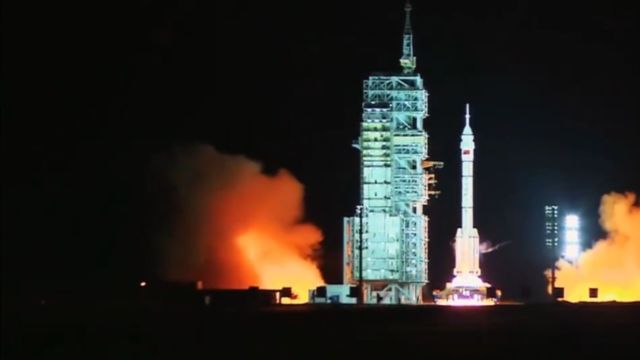 2008年9月27日,星光点亮大漠,神舟七号顺利升空进入预定轨道!