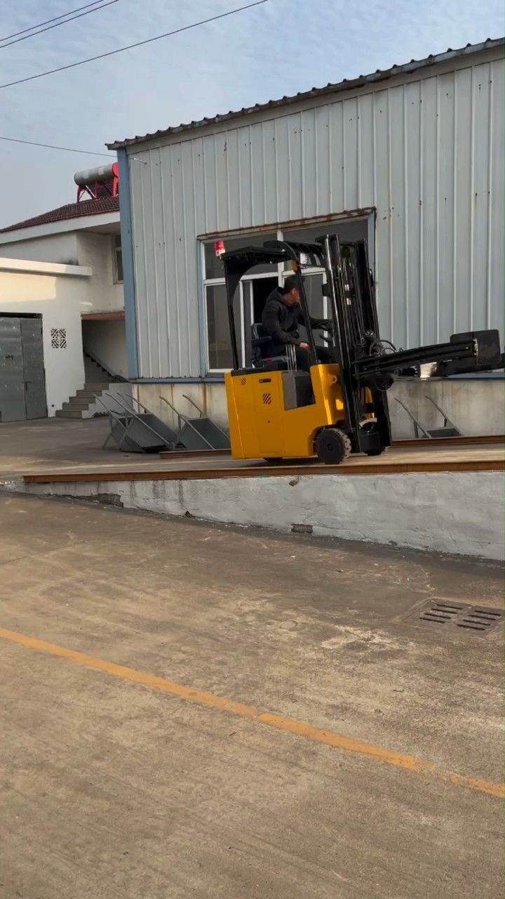 惠泽座驾式电动夹抱车ce认证, iso9001认证, 发明专利