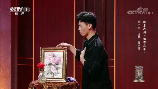 少年表演魔术《魔力手指》,指尖玩出花样,瞬间变五彩乒乓球