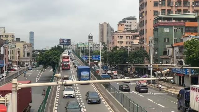 五一假期,东莞与深圳松岗交界处这车流量,就知道两地经济发展有多牛