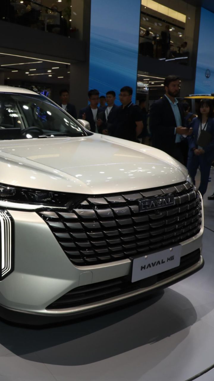 取消换挡杆彻底无键化 全新一代哈弗h6到店实拍