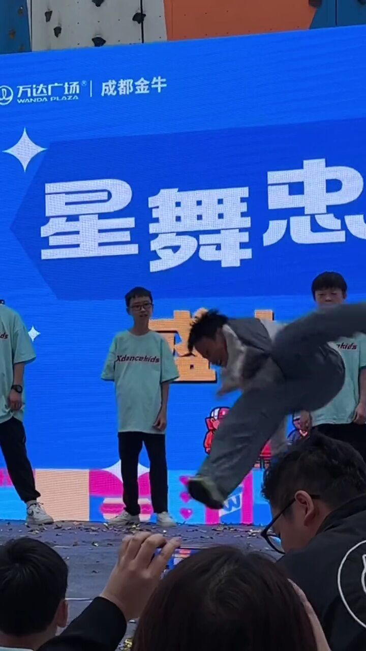 锁锁也来给星舞忠的童鞋们助兴啦,短短十几秒精赞啊