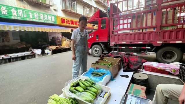 为打击“鬼秤”,荆门市市场监管局联合省计量院荆门分院,决定自5月上旬起在全市范围内开展“手机变砝码 计量惠民生”专项活动