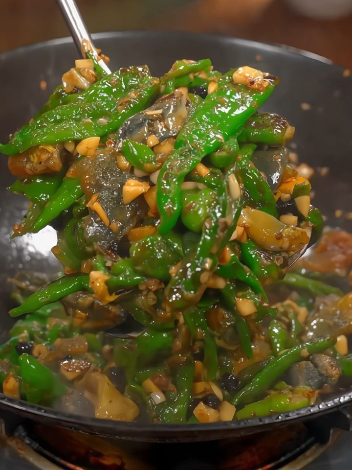 爆辣椒炒皮蛋,又香又下饭#家常菜