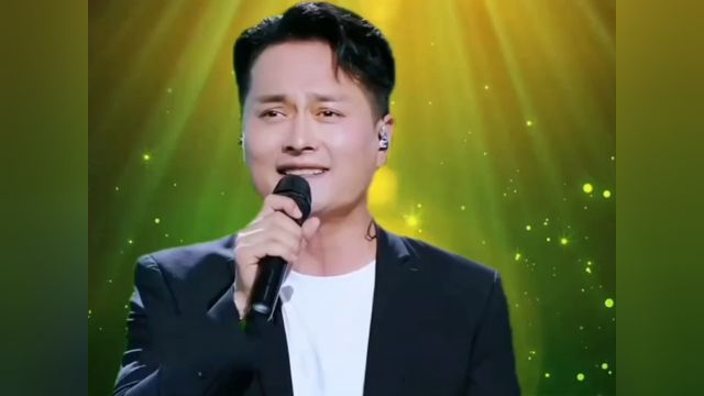 云飞演唱《草原情》,歌声悠扬,感受草原风光