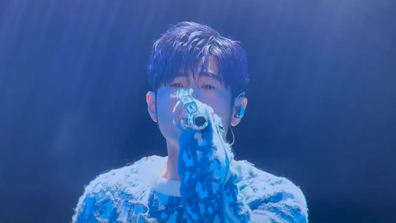 获歌迷深情告白并提到科比,事后回应:哥是不随便流泪的