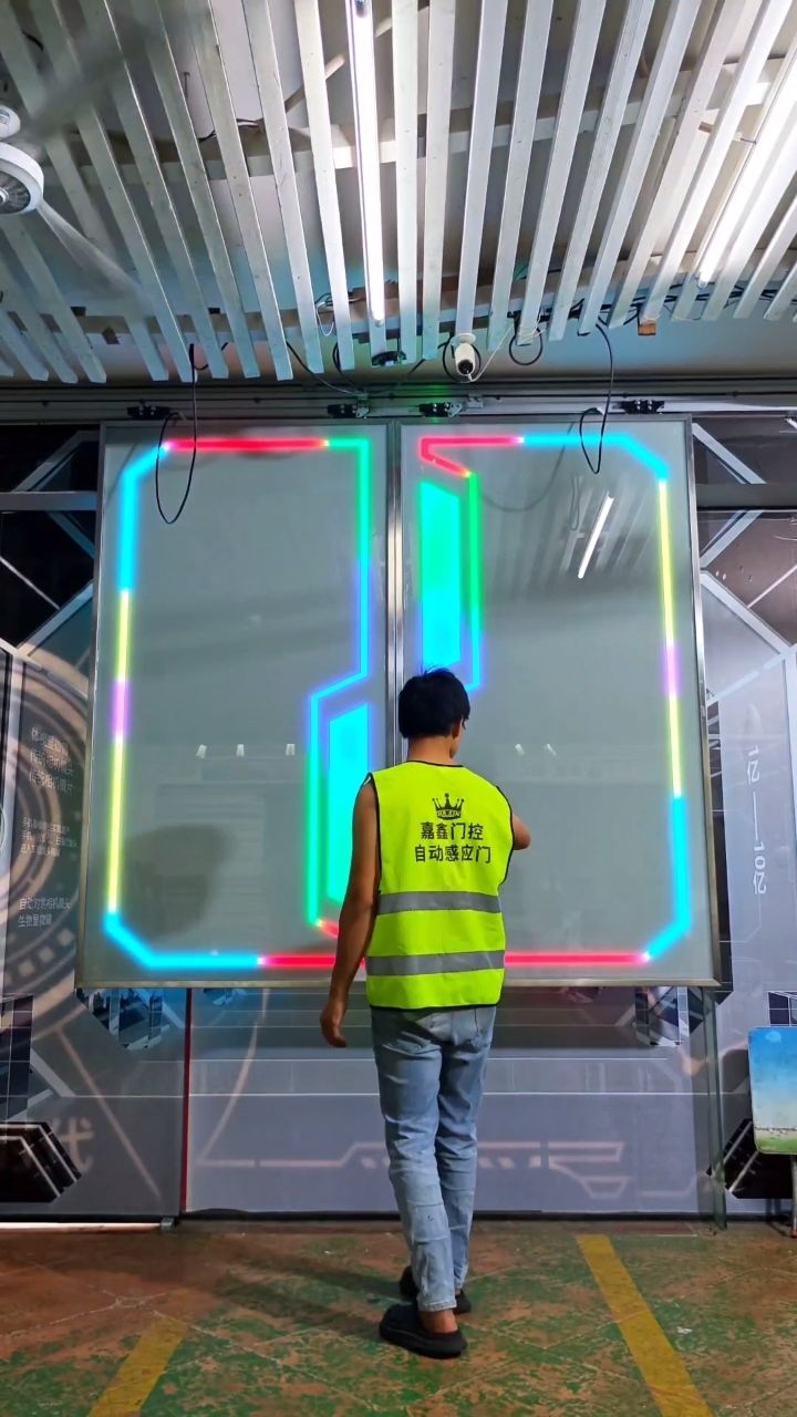 四川玻璃网红门#网红酒吧掌纹门 #感应门 #工程案例