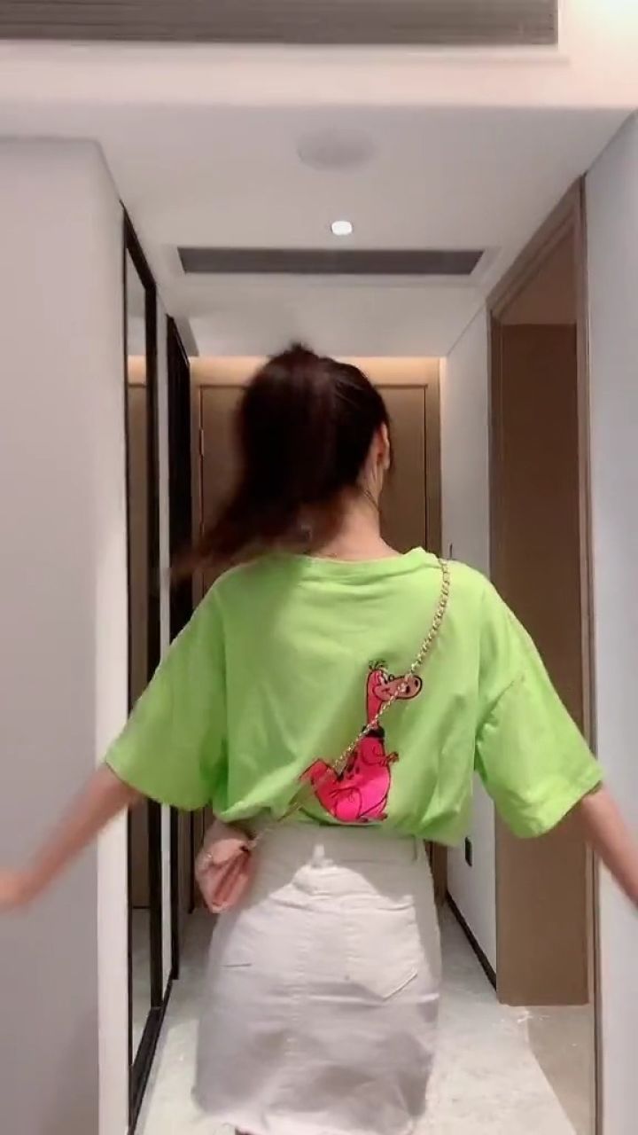 最熟悉的夏天终于要来啦穿搭晨妍studio今晚七点见