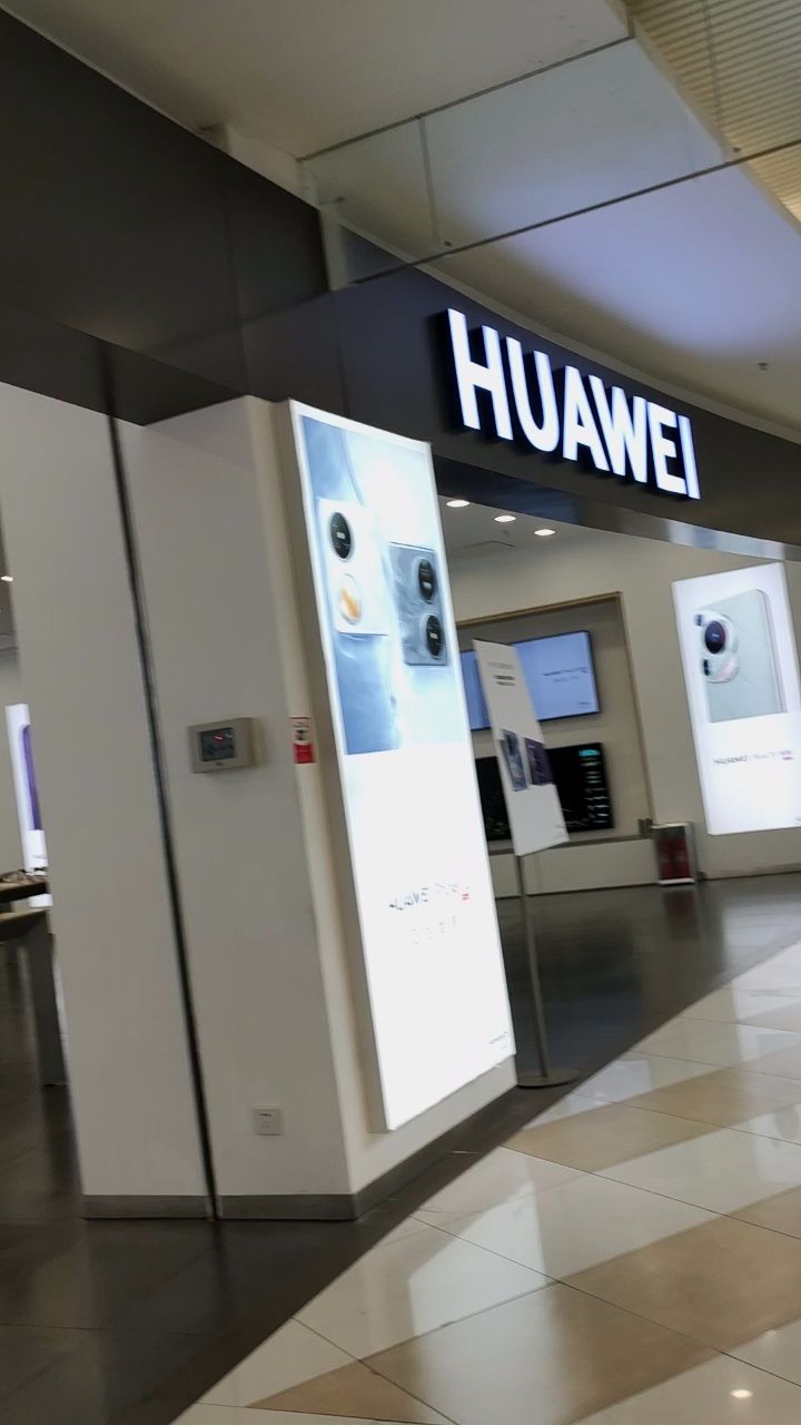 在闲鱼平台上购买的所谓的华为旗下"艾尼卡"的手机,去华为销售咨询的