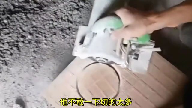 你看日本瓦工是怎么拼接瓷砖的?太先进了!