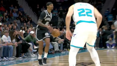 《NBA全场集锦》一往无前的勇气!约翰逊直杀篮下无视防守打成2+1
