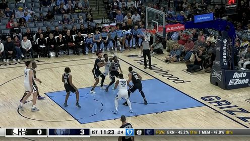 《NBA全场集锦》迎着防守毫不畏惧！西蒙斯顶着扎克伊迪冲击篮下连取4分