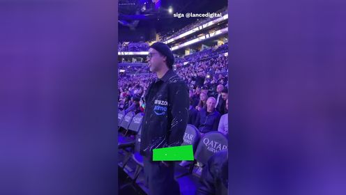 《布鲁克林篮网》这是来度假了？小罗现身篮网主场观看NBA比赛