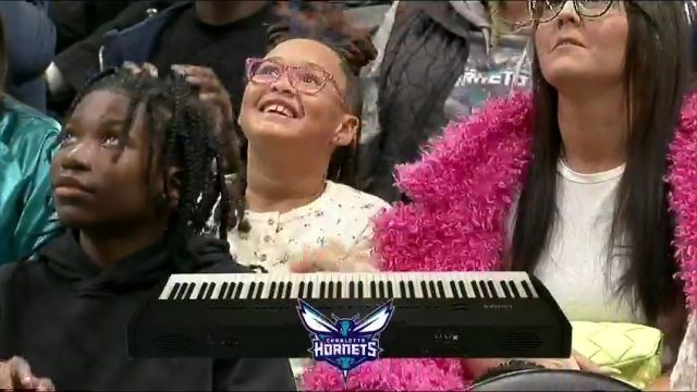 NBA常规赛：猛龙vs黄蜂第3节英文原声回放