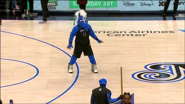 NBA常规赛：费城vs独行侠第1节中文解说回放