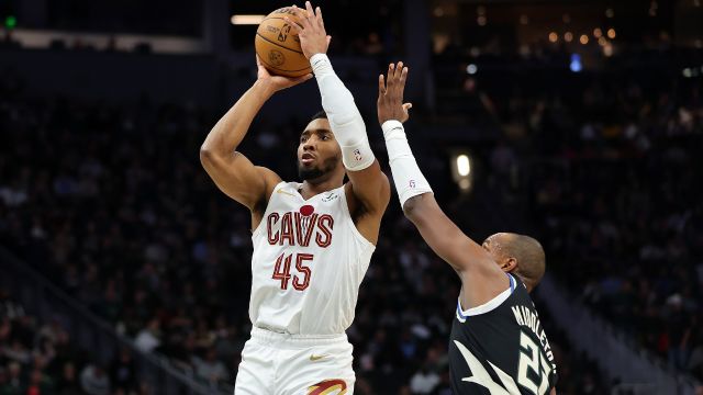 米切尔vs雄鹿集锦 独揽32+8+6里突外投率队取胜