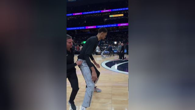 节奏感十足 文班赛前热身兴奋了再小秀一段舞蹈