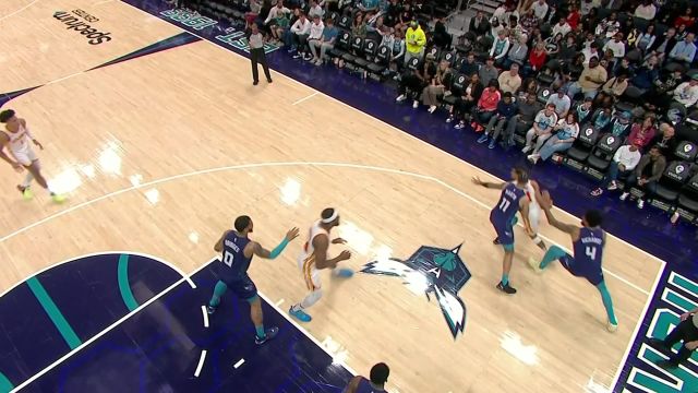 杰伦约翰逊vs黄蜂集锦 砍下19+12两双数据奉献精彩扣篮