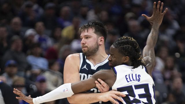 独行侠107-103国王 独行侠末节发力反超比分埃克萨姆关键三分终结比赛