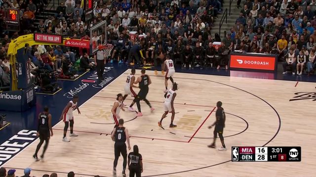 冠军成员的绝对实力！波普闲庭信步点飞马丁底角三分稳稳命中