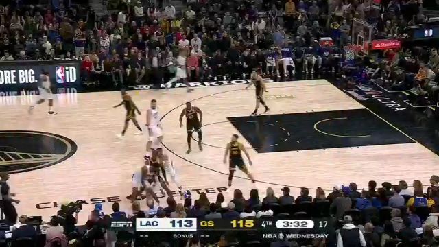 鲍科比继续发挥！关键时刻底角三分再次飚中完成反超