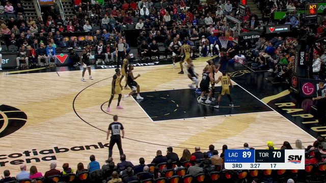 巴恩斯全场传球传大了 好在布歇逆天长臂完成终结