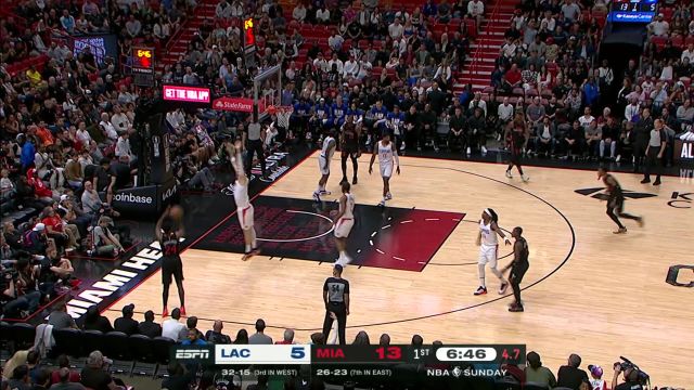 罗齐尔击鼓传花送妙传 海史密斯底角接球三分正中靶心